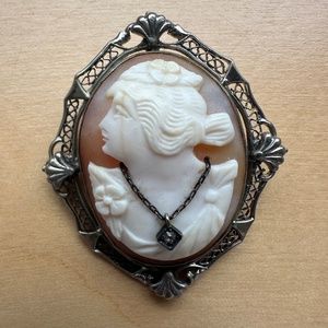ANTIQUE CAMEO BROOCH